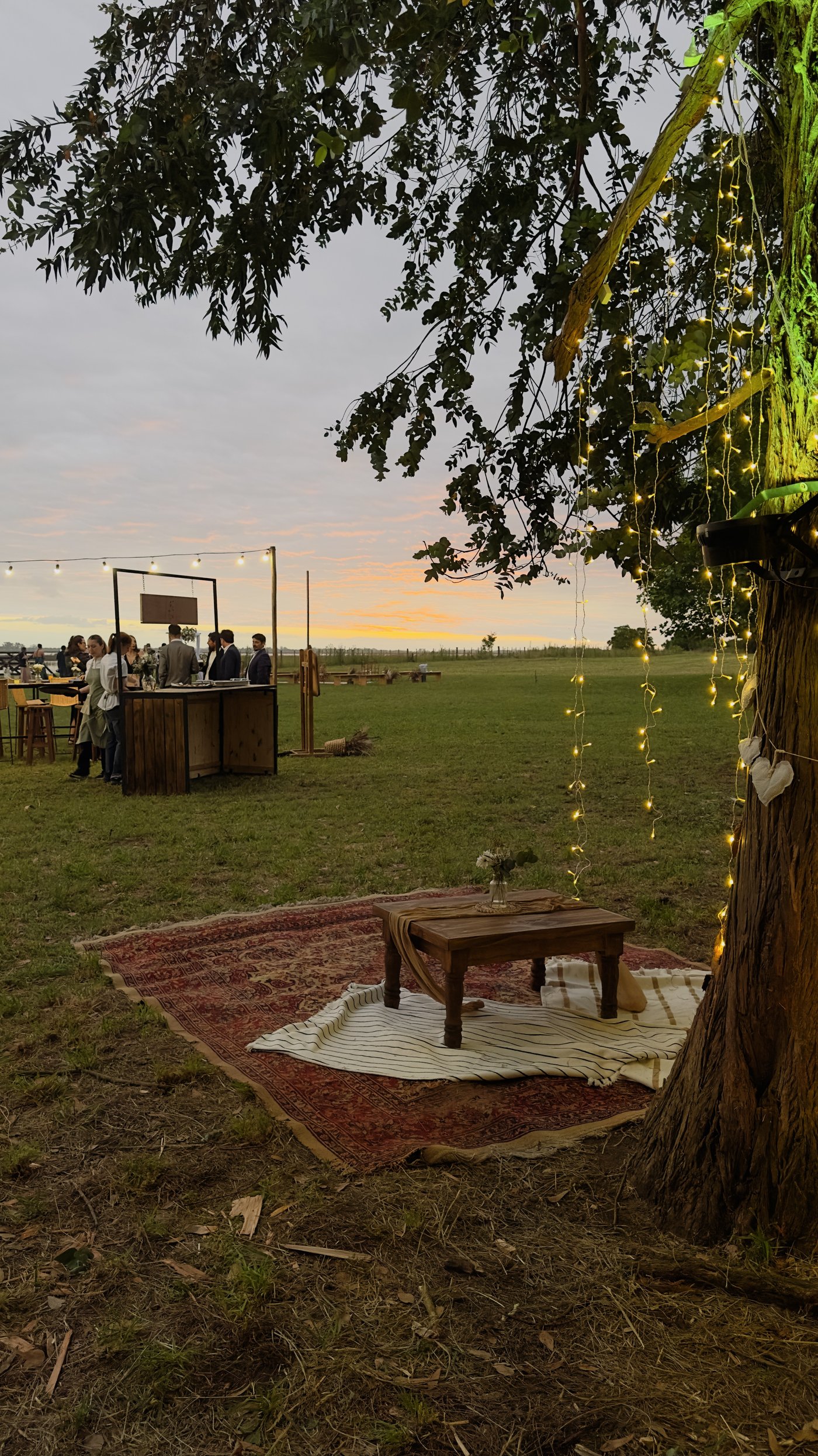 Evento al atardecer con módulo Velvet